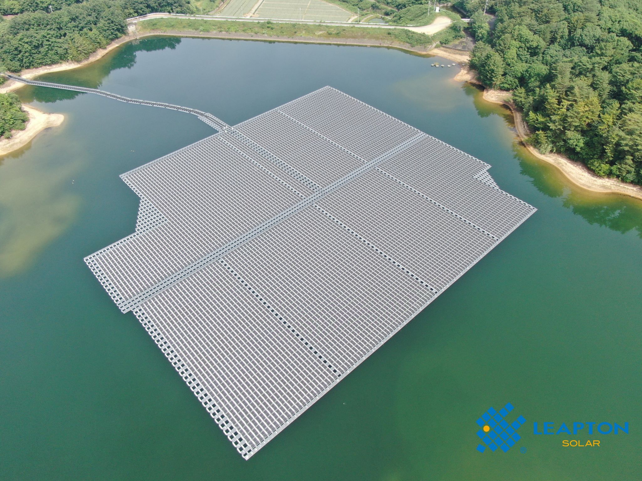 Leapton energy 2.8 MW floating solar plant project finished 