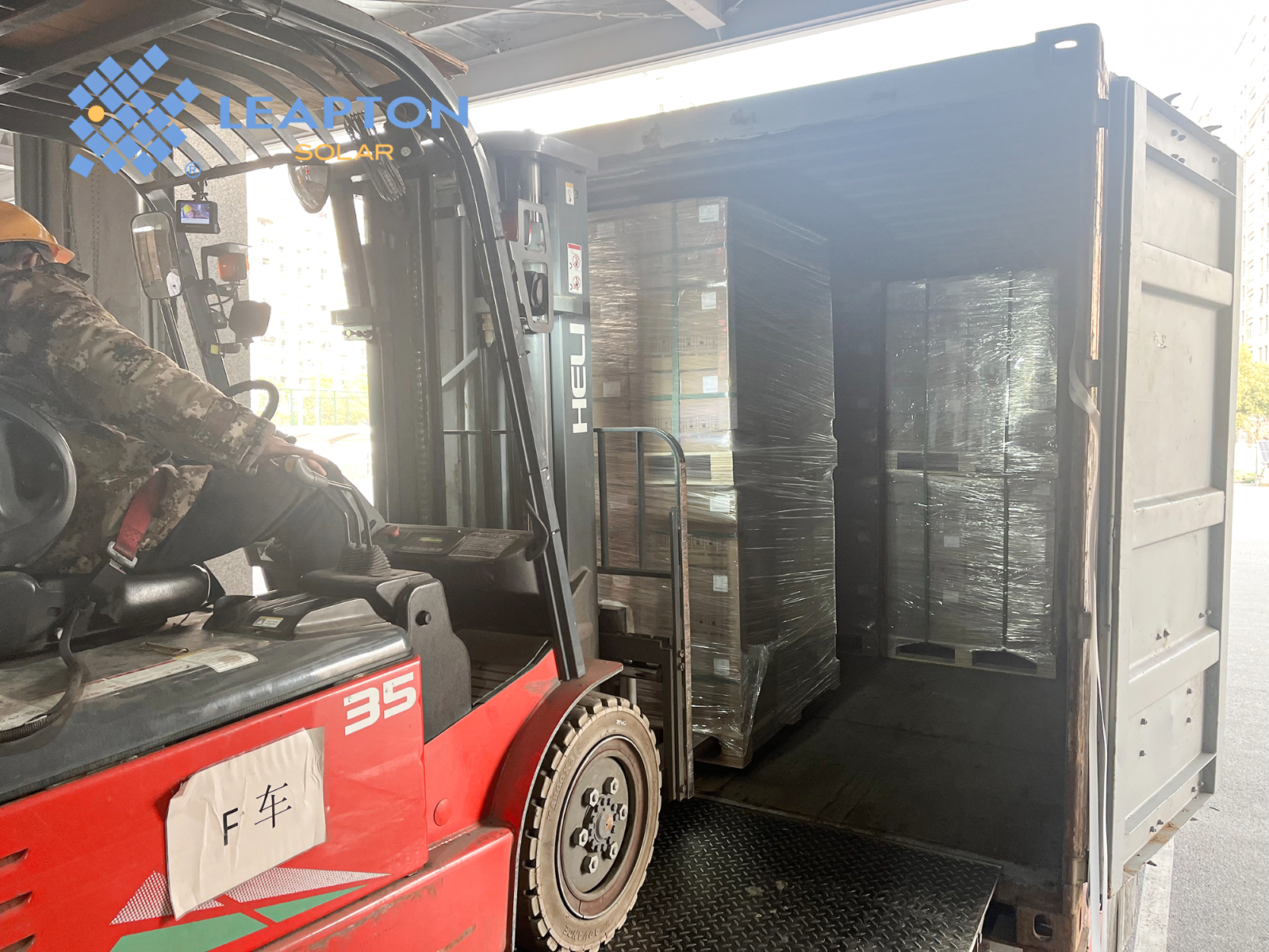 Milestone Achievement | First 20GP Shipment of Leapton 6kW / 8kW Energy Storage Inverters 