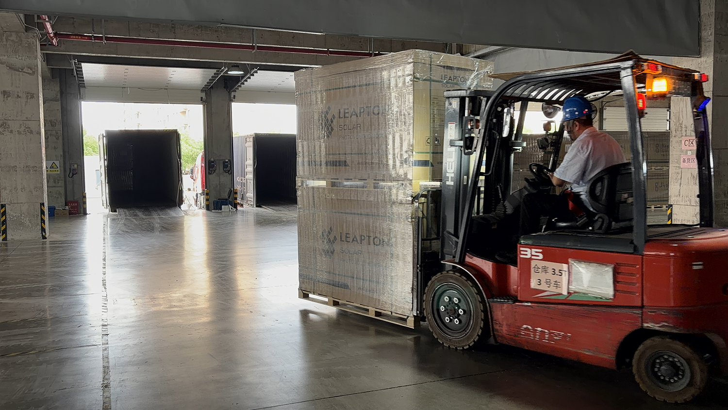 Leap Series 480W Solar Modules with 24%+ Efficiency Loaded for Rotterdam Bonded Warehouse
